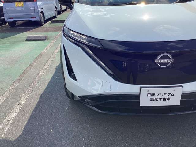 対向車がいてもハイビームを維持できるアダプティブLEDヘッドライト。車速に応じてハイビームの自動配光を維持して、常に視認性の高い状態が維持されます。