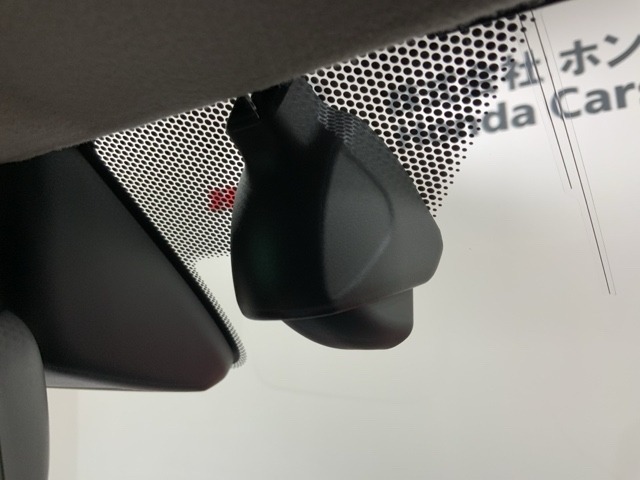 万が一の事故のときもドライブレコーダーがあると安心です。ご利用になる場合は個人情報保護の観点より新品の対応SDカードをお求め下さい。