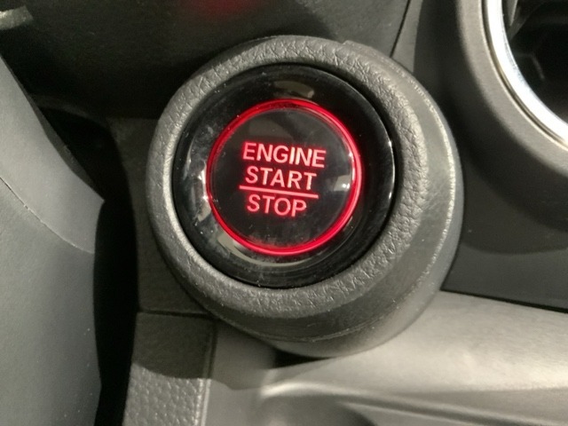 ワンプッシュでエンジンのスタート、ストップが出来て便利です。