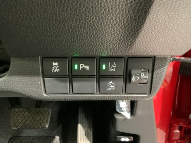 横滑り防止装置がついています。いざという時に安心ですね。