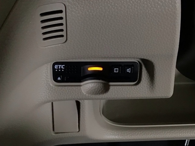 【ETC車載器】もはや必須アイテムのETCを搭載！高速道路のご利用時にとても便利！わずらわしい料金所での現金支払いが不要となりスムーズに通過できます♪