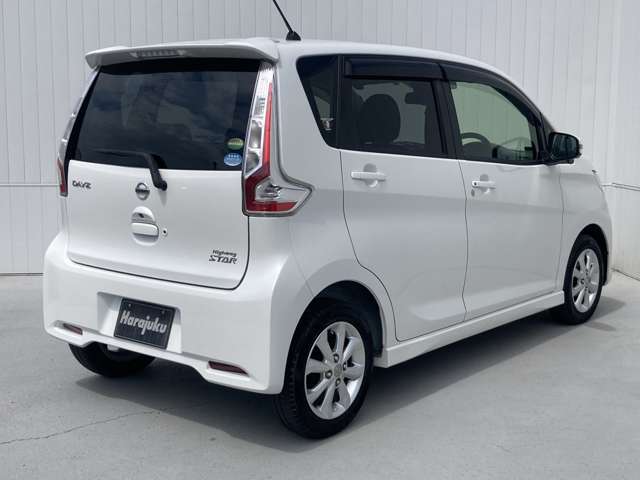 全車内外装クリーニング済み★気になる内装もピカピカです♪当社自慢のキレイさを、ぜひご覧ください。さらには、納車前にも清掃を行い、ボディーには撥水コーティングを施工してのお渡しです【ゴールドパック】