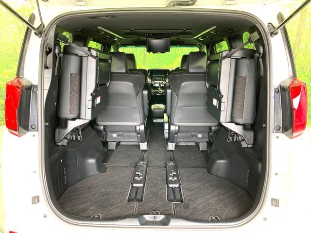 普段のお買い物や通勤、送迎等に十分な荷室スペースを確保しております。セカンドシートを倒すと、大きな荷物の積載も可能です♪