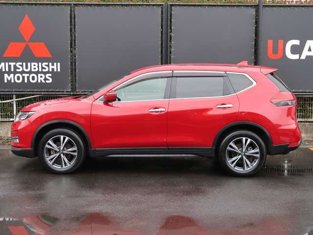 ボディーカラーはガーネットレッド