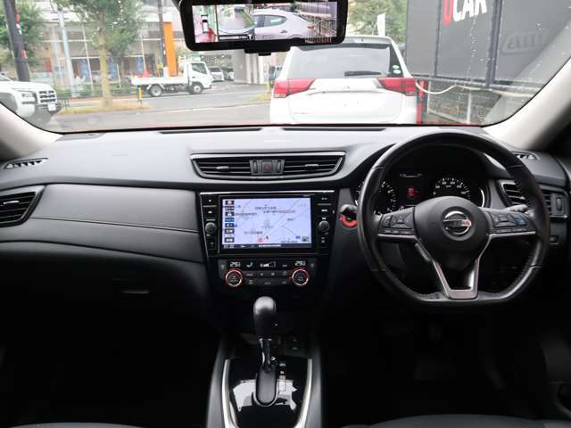 ナビを中心に使いやすいインパネ