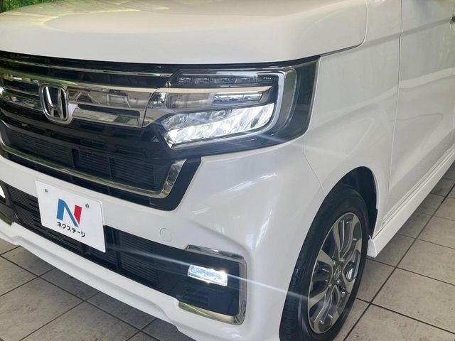 【LEDヘッドライト】悪天候や夜間走行時も良好な視界を確保し安心して運転できる高輝度LEDヘッドライトを装備！点灯速度が早く、消費電力も抑えられています。