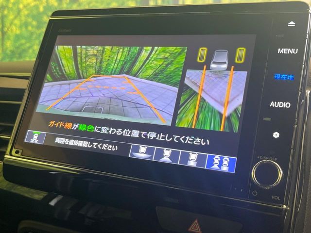 【バックカメラ】駐車時に後方がリアルタイム映像で確認できます。大型商業施設や立体駐車場での駐車時や、夜間のバック時に大活躍！運転スキルに関わらず、今や必須となった装備のひとつです！