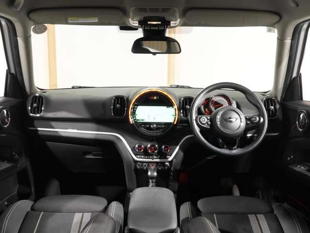 ■高年式、低走行、装備や価格に魅力があるなど、専門店の目線で厳選した高品質なミニのみ厳選し、約250台以上の新旧ミニの中からお気に入りの1台をお選びいただけます■マッチした1台がきっと見つかりますよ♪