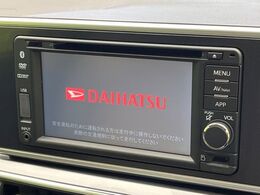 【メーカー純正ナビ】インテリアに溶け込むスタイリッシュな「専用設計」メーカーナビを装備♪視認性や操作性など基本性能にも優れ、より上質なカーライフをお楽しみいただけます。