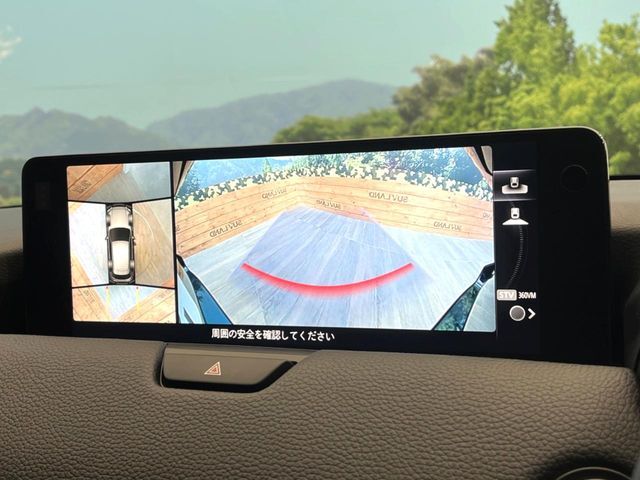 【360°ビューモニター】専用のカメラにより、上から見下ろしたような視点で360度クルマの周囲を確認することができます☆死角部分も確認しやすく、狭い場所での切り返しや駐車もスムーズに行えます。