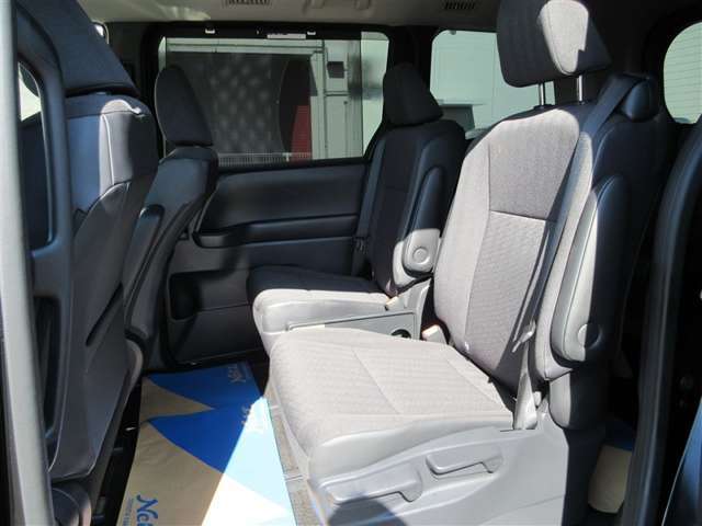 ゆとりある広々とした車内空間は、ドライブを始め買い物やレジャーなど、幅広く活躍します。一人でもみんなとでもお出かけを楽しみましょう！