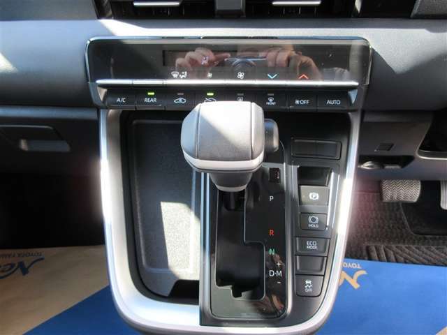 電動パーキングブレーキを搭載。スイッチ操作でパーキングブレーキを作動・解除することが可能ですので、操作の力が不要ですよ♪