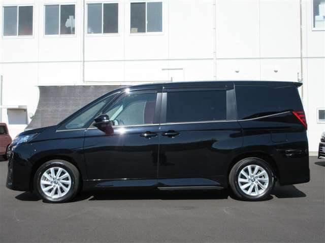 左側パワースライドドアを装備しています！運転席からも操作可能です！