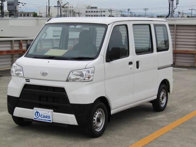 店示場に並んでいるお車は、経験豊富なスタッフがチェックし、問題のないお車だけを厳選して店頭にて展示販売しております。ご安心してお選びください。