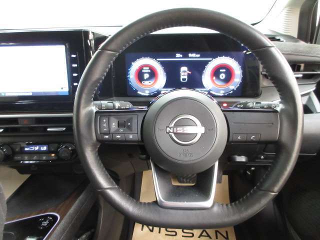 運転が楽しくなる明るく開放的な運転席まわりです。