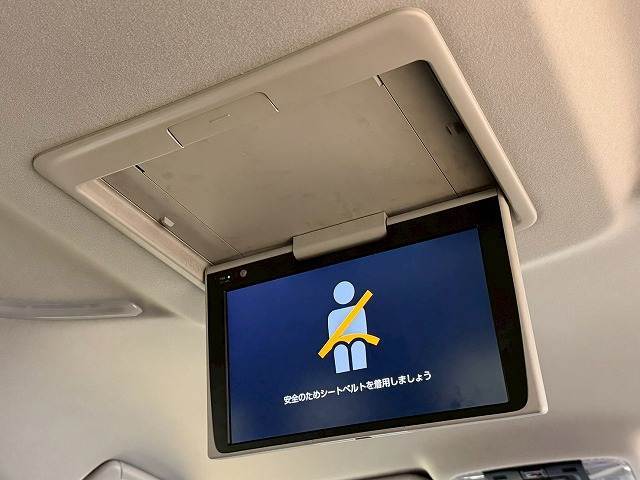 お子様に大人気の【フリップダウンモニター】が装備されており、快適なドライブをお楽しみ頂けます！