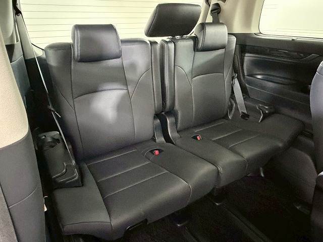 3列目のシートは大人が座っても十分な広さがございます☆