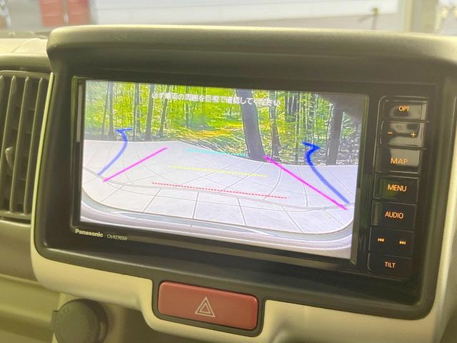 【バックカメラ】駐車時に後方がリアルタイム映像で確認できます。大型商業施設や立体駐車場での駐車時や、夜間のバック時に大活躍！運転スキルに関わらず、今や必須となった装備のひとつです！