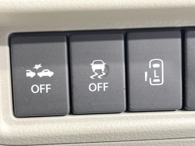【パワースライドドア】スマートキーや運転席のスイッチでスライドドアの開閉が可能♪電動だから力を入れてドアを開ける必要が無く、小さいお子様でも、重い荷物を持っている時もラクに開け閉めできます♪