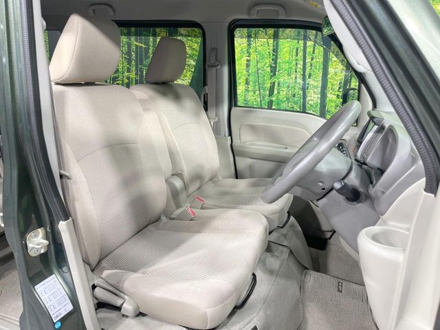 運転席シート廻りは使用感も少なく、良好な状態となっています。丁寧に使われていたことがよくわかりますね。