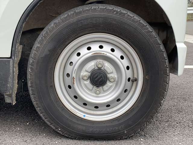 板金修正機、塗装ブース3基、レッカー車3台完備！！万が一の時のレッカーや修理などもいざという時にはご相談ください。