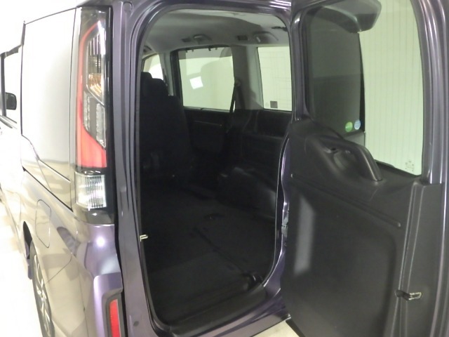 狭いスペースでも荷物をサッと詰め込めます☆全部開けば大開口で大きな荷物も楽々積載☆ヨコにもタテにも開くわくわくゲートです☆