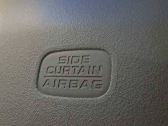 車両側面からの安全性も高めてくれる、安心装備のサイドカーテンエアバックシステムです◎