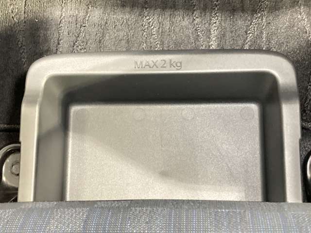 車検証も収納できる助手席シートボックス★その分グローブボックスに収納できます！