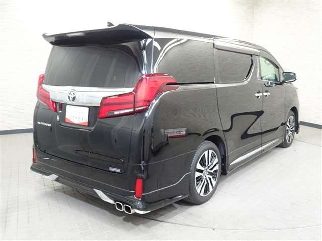 走りにこだわりながら収納力も持ち合わせたお車です。荷物を載せて軽快なドライブを楽しめますよ♪
