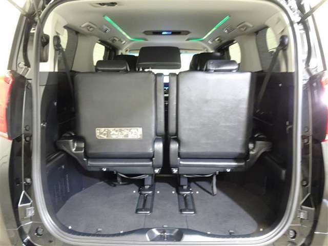 広々としたラゲージスペースを備えています。大きなものや長さのある荷物もしっかりと積み込めます。