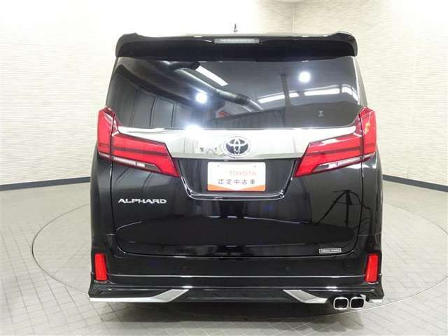 バックカメラが付いているので後方確認が非常にしやすいです。今や運転初心者も熟練者も必須装備！ついていて損はないですね♪