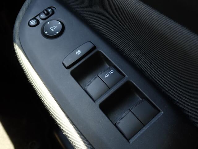 パワーウィンドウなので、窓の開閉もらくらくです！