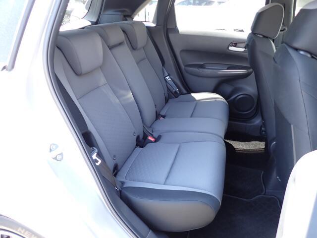 後部座席も大きな擦れもなく状態良好です。