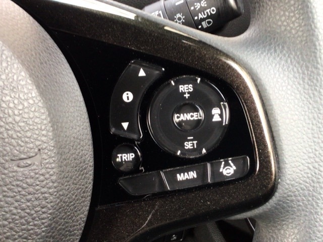 【アダプティブ・クルーズ・コントロール】予め設定した車速内でクルマが自動的に加減速。 前走車との適切な車間距離を維持しながら追従走行し、高速道路でのドライバーの疲労を軽減してくれる嬉しい機能付♪
