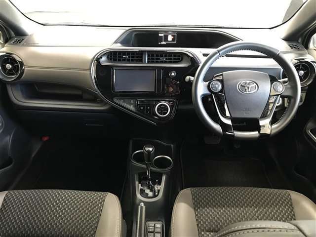 見通しのいい視界と最適なレイアウトで運転しやすいです。