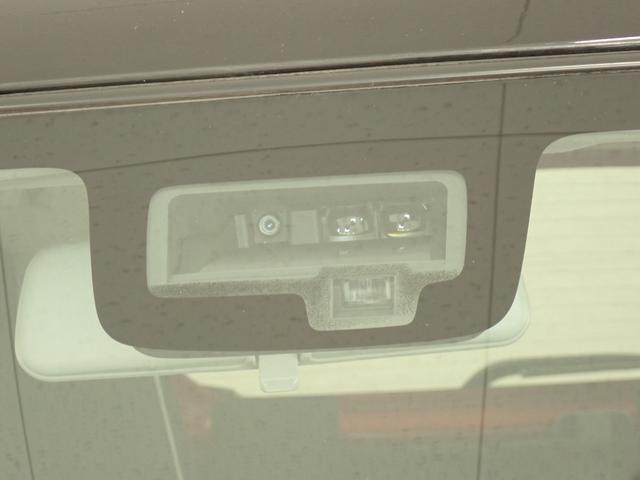 人や車を検知し、衝突の可能性が高まると自動で強いブレーキをかける「デュアルセンサーブレーキサポート」を搭載しています。衝突回避又は衝突の軽減を図ります。