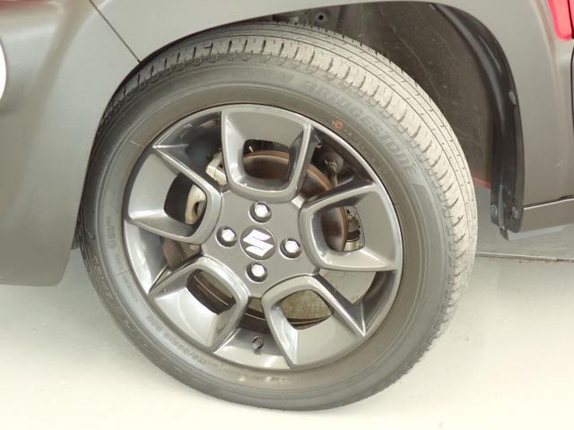 個性的なデザインの純正アルミホイールが　足元のポイントです☆　タイヤサイズは、175/60R16です。