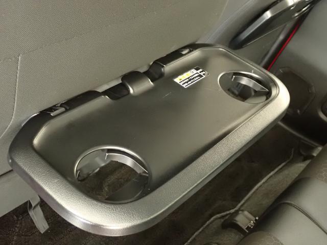 引き上げて使用できる　パーソナルテーブル☆　水拭きができ、お手入れラクラクで衛生的です。