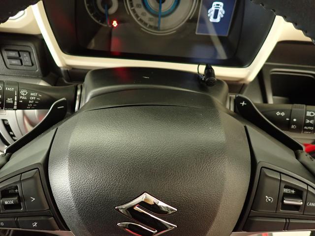 ステアリングを握ったまま、指先で素早くシフト操作ができるパドルシフトを搭載しています。スポーティな走りをお楽しみください☆