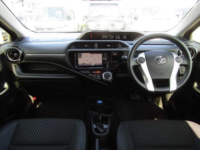 【内外装美車！ルームクリーニング】プロのクリーニングで綺麗。清潔に仕上げております。また弊社ではより良いコンディションのお車を仕入れしております。  　　　※メールやLINEでのお問合せも可能です！！。