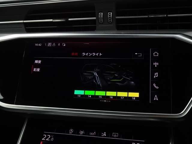 車内のインテリアライトをドライブシーンに合わせてチェンジできるマルチアンビエントが装備されております。夜間のドライブが楽しくなること間違いございません。