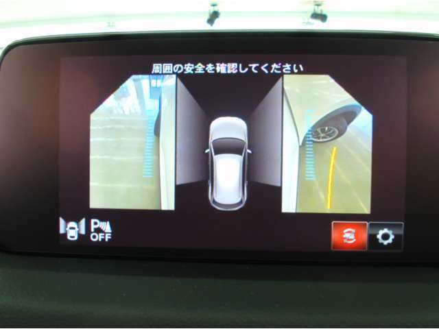 障害物や人をしっかりと視認できるので駐車時などクルマを後退させる際に便利なバックカメラ搭載