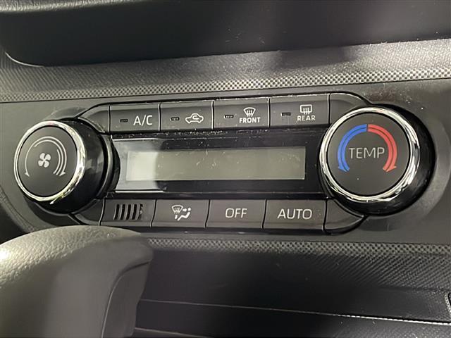 【　オートエアコン　】車内温度を感知して自動で温度調整をしてくれるのでいつでも快適な車内空間を創り上げます。