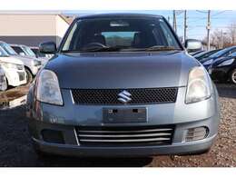 弊社では経験を積み重ねた整備士が販売接客も担当しております！整備士が的確に車の長所・短所をお伝えする事が可能で、購入前のお客様の不安や購入後のアフターケア等を全力で寄り添い、ご説明致します！