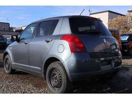 ご成約車は法定整備点検・業者専用清掃機・ボディ磨きを全車施工させて頂いております(現状販売除く)ひどい汚れには訓練を積んだ専門スタッフにて専用スチーム洗浄機で美装した上での納車となります。