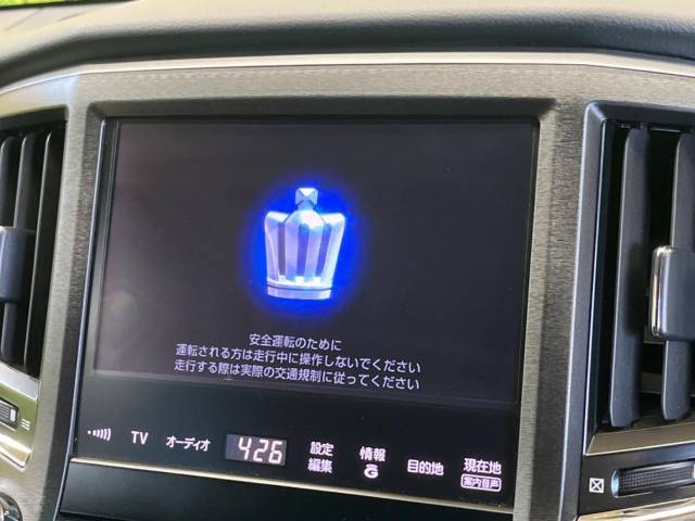 【メーカー純正ナビ】インテリアに溶け込むスタイリッシュな「専用設計」メーカーナビを装備♪視認性や操作性など基本性能にも優れ、より上質なカーライフをお楽しみいただけます。
