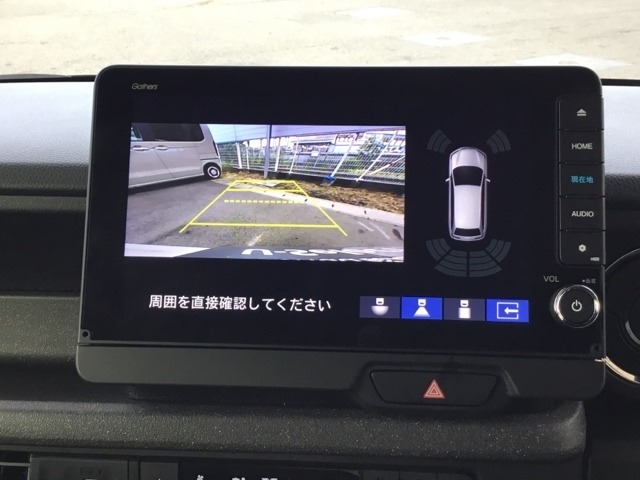 バックモニター付きで、車庫入れやバック時の後方確認をサポート。