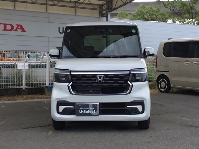 お客様に安全で快適なカーライフをお送りいただくために、中古車にも高いレベルの品質基準を設け、その基準に従って、全ての中古車について納車前整備を実施しています。
