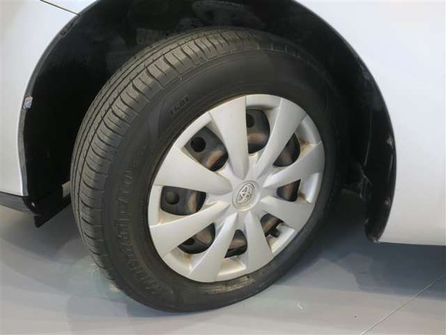 タイヤサイズは、195/65R/15インチです。