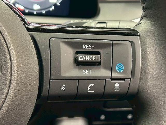 【レーダークルーズコントロール】装備で高速道路の運転も楽々です！追従型なので前の車両に合わせて速度調節ができ、渋滞などの際も楽々運転できますよ♪